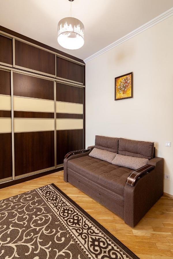 Apartment On Tamanska - Вулиця Дарії Гусяк Лвив Екстериор снимка