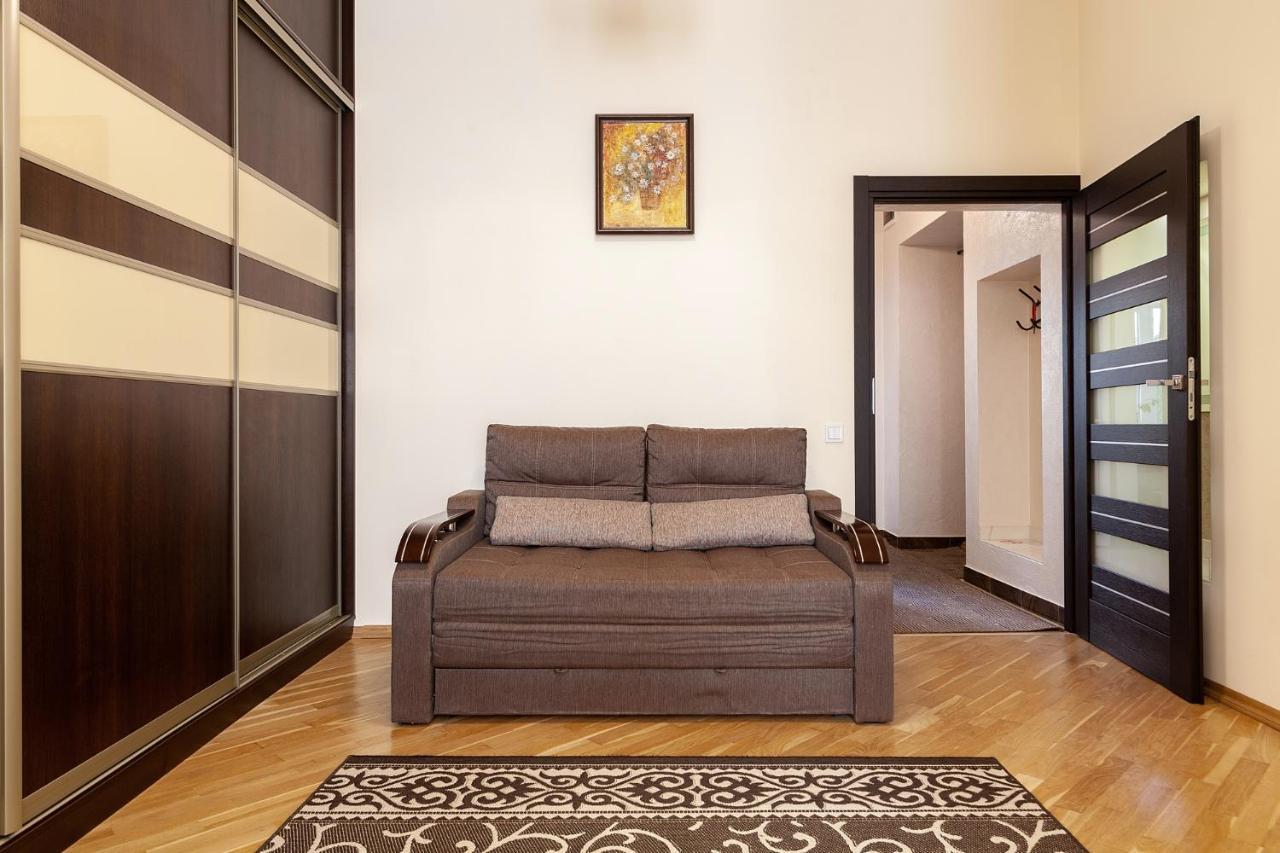 Apartment On Tamanska - Вулиця Дарії Гусяк Лвив Екстериор снимка